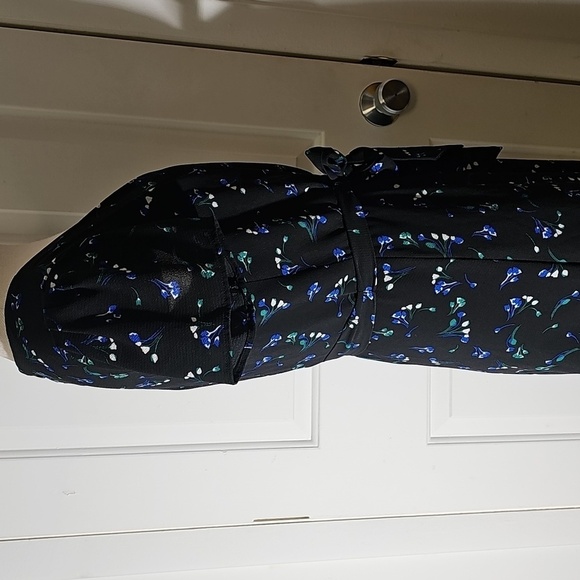 Ralph Laured Faux Wrap Elegant Navy Floral Dress. Size 2. With Tie. - Picture 5 of 13